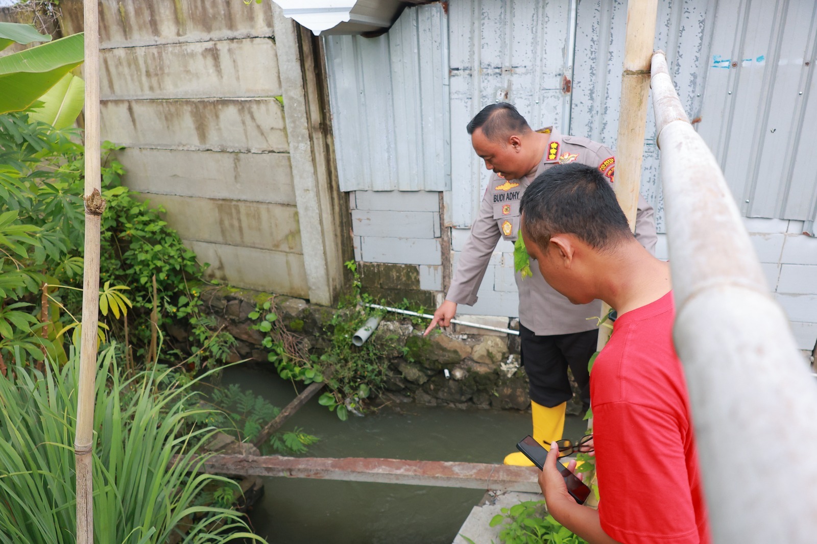 Polresta Cilacap Bersama  Dinas Pengelolan Sumber Daya Air Berkolaborasi dengan Masyarakat Atasi Banjir di Sidakaya